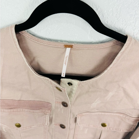 FREE PEOPLE Womens Lou Cropped Military Jacket Sz M Blush Pink Crop Long Sleeves - Picture 3 of 8